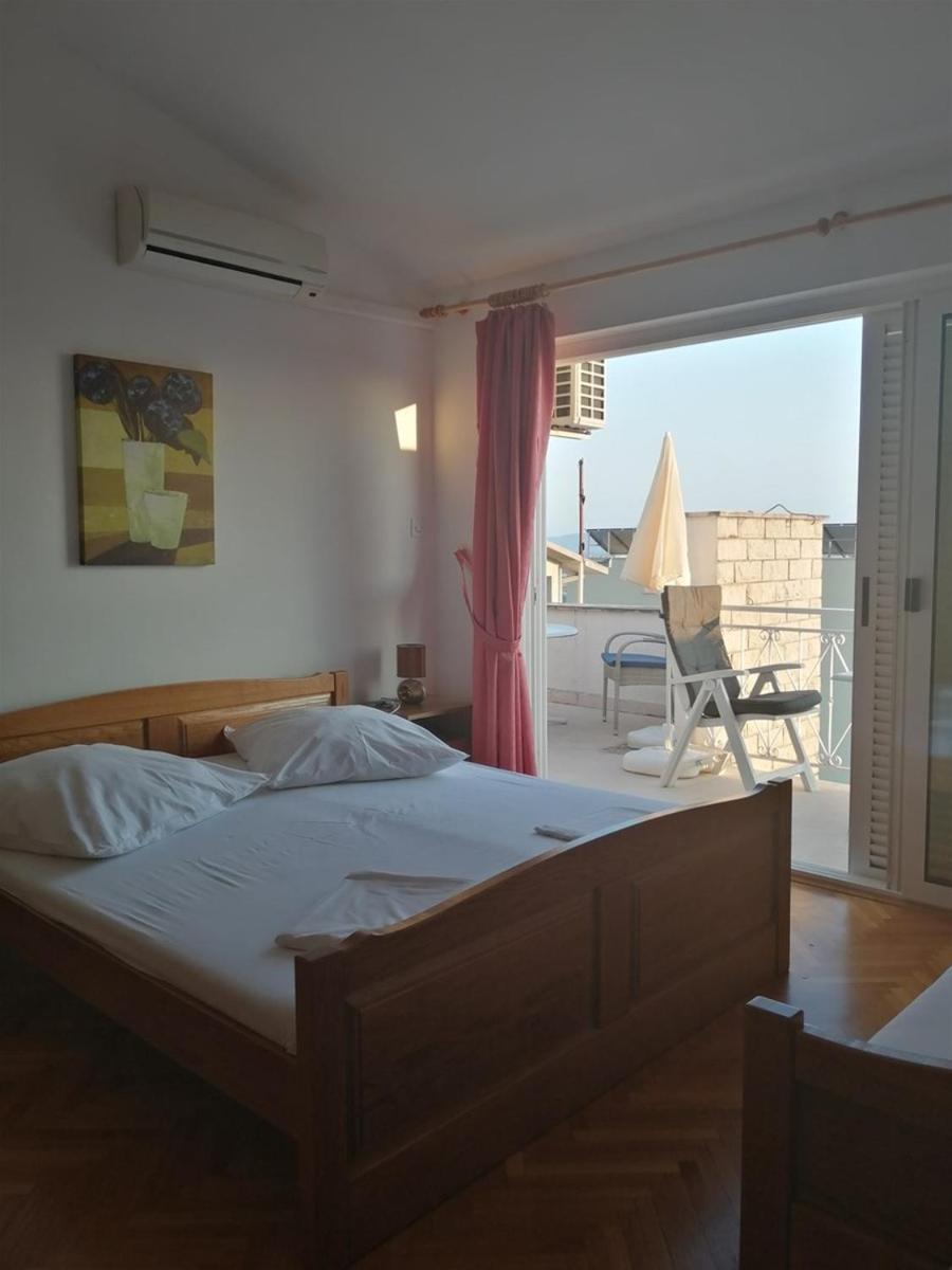 9 * Makarska