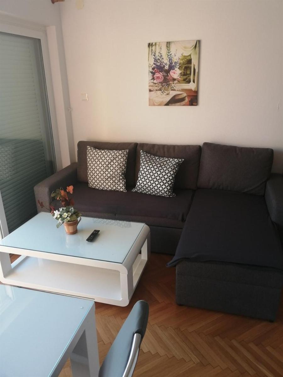 9 * Makarska